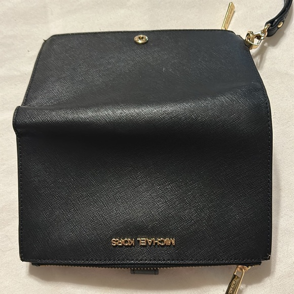 Michael Kors wallet wristlet - Picture 3 of 3